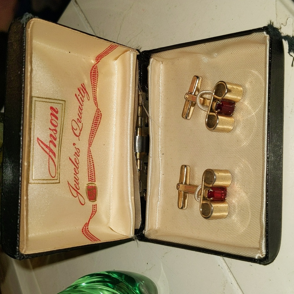 Hickok Signed 1940s Mid Century Ruby Gold Tone Men's Cuff Links Jewelry